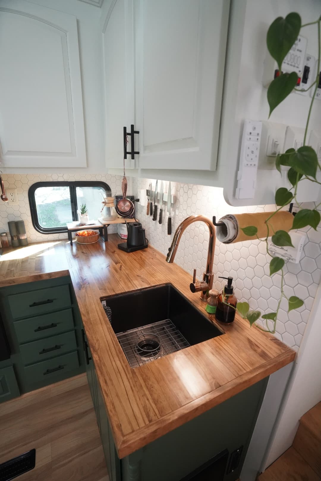 Cozy Scandi RV/Tiny Home photo 4