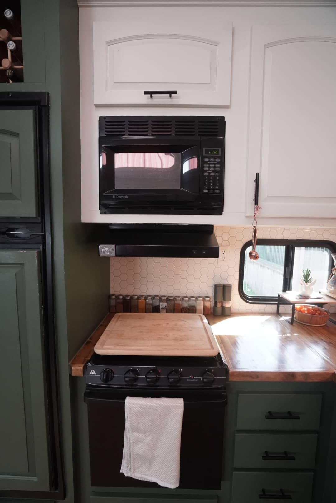 Cozy Scandi RV/Tiny Home photo 5