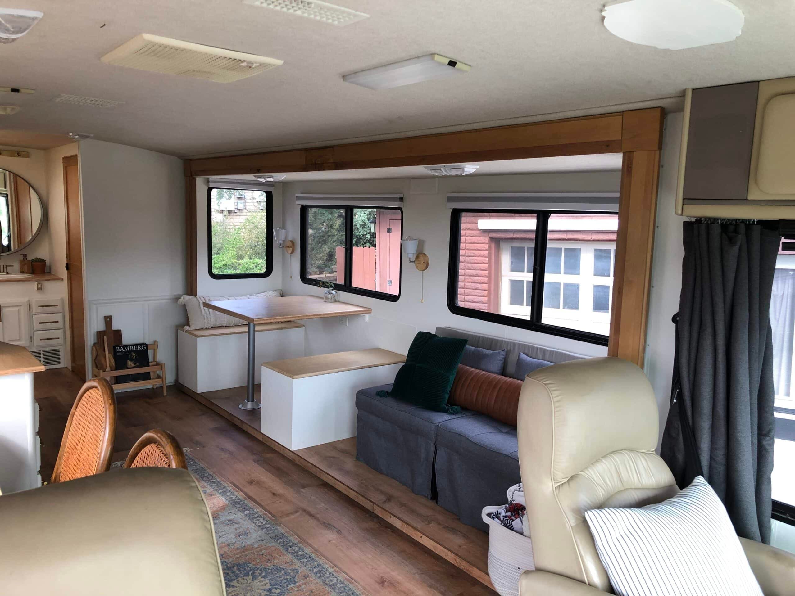 Fire Sale- FULLY RENOVATED FLEETWOOD DISCOVERY 36T CUMMINS W/SLIDE photo 2