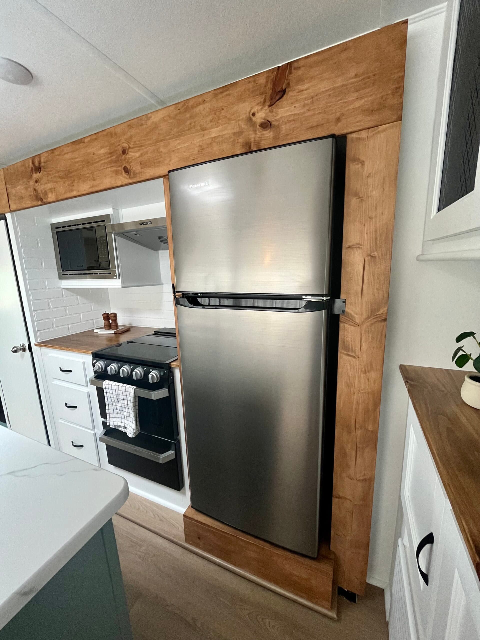 Bright and Cozy 34′ Forest River Vibe- REDUCED PRICE photo 5