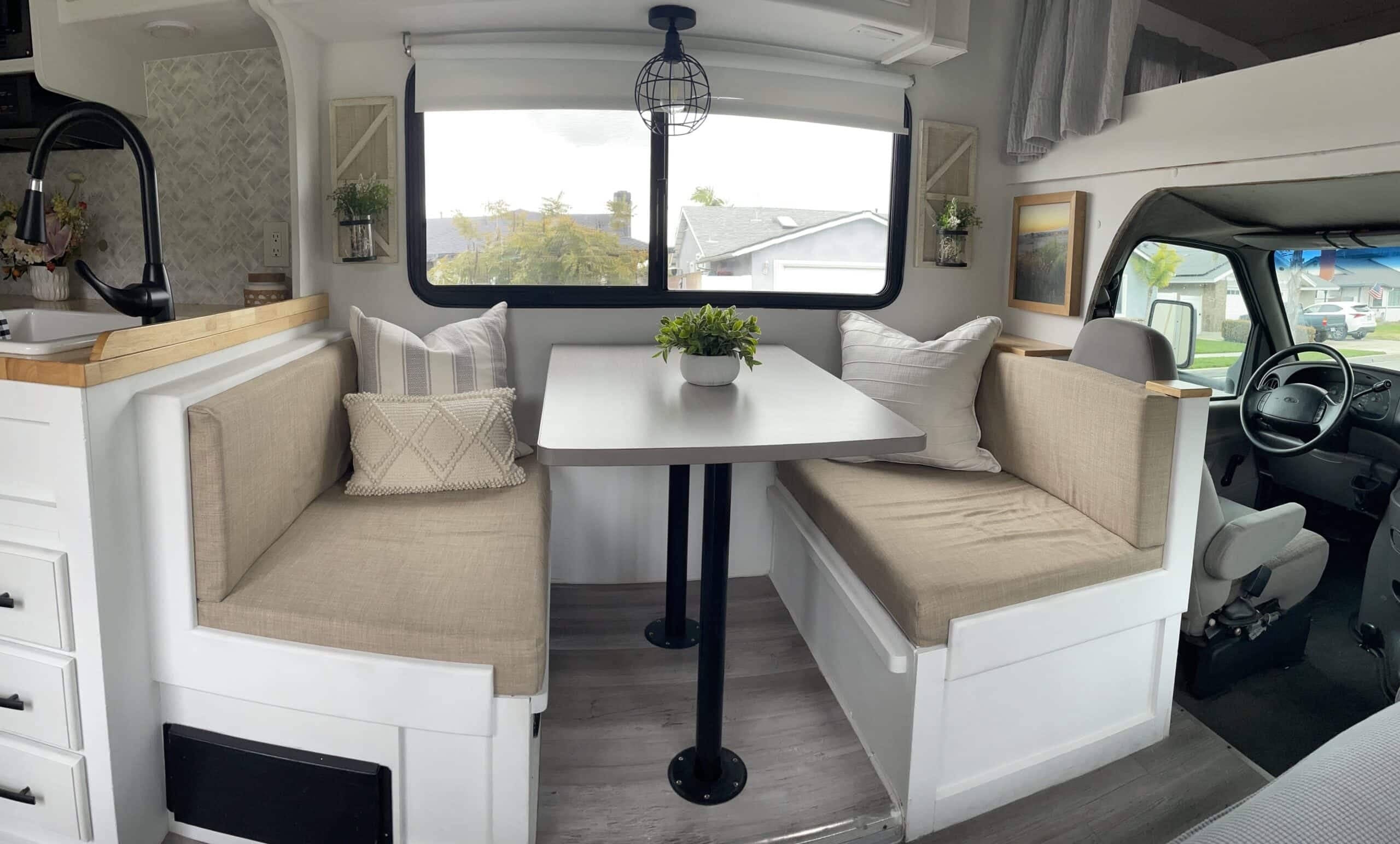 [ S O L D ] Beautiful Newly Renovated Coastal/Farm House RV!! 99 Fleetwood Tioga (C class) Ford E450 + Tritan V10 Motor photo 3