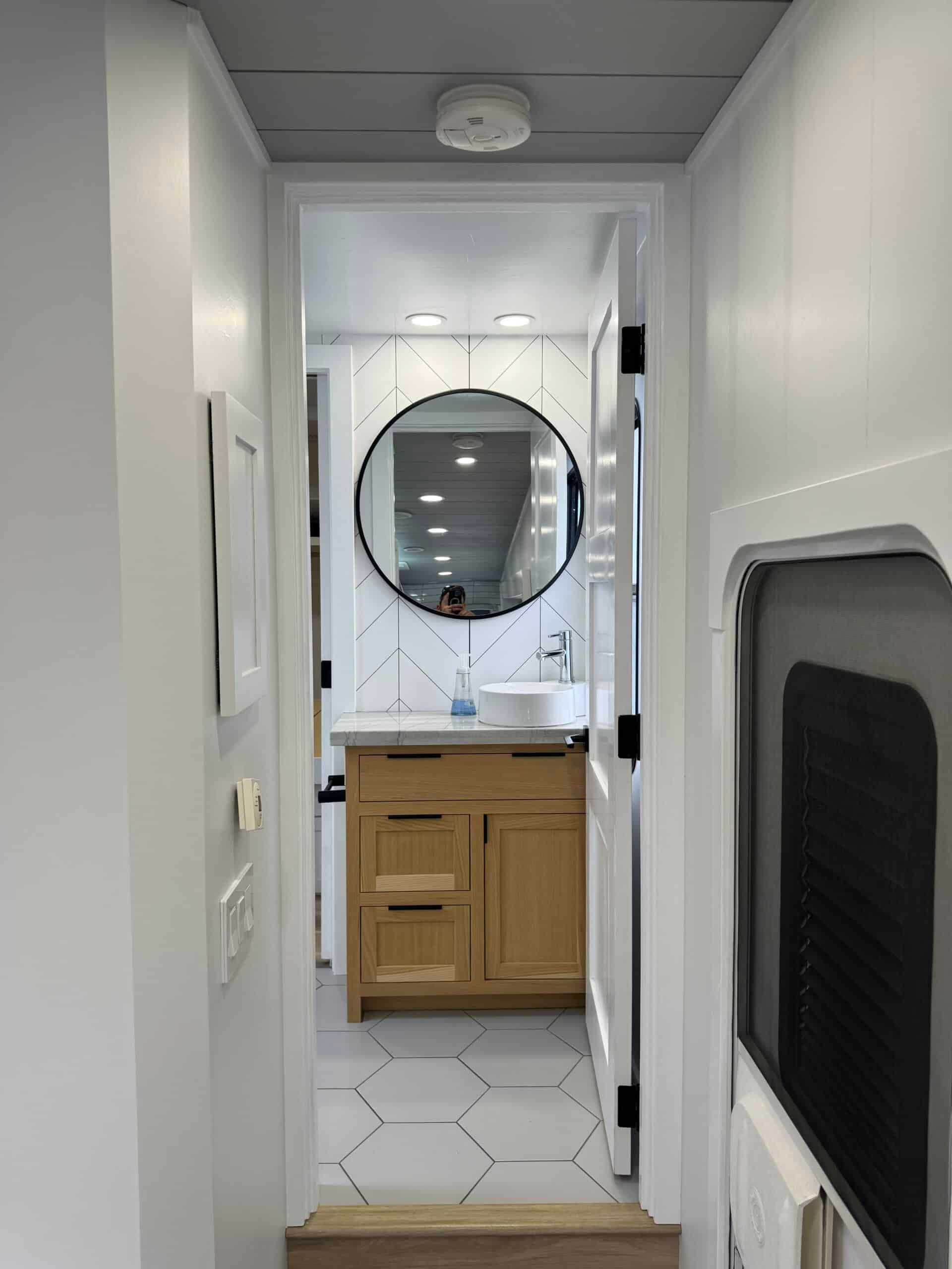 Luxurious 2011 Keystone Cougar with High End Finishes photo 3