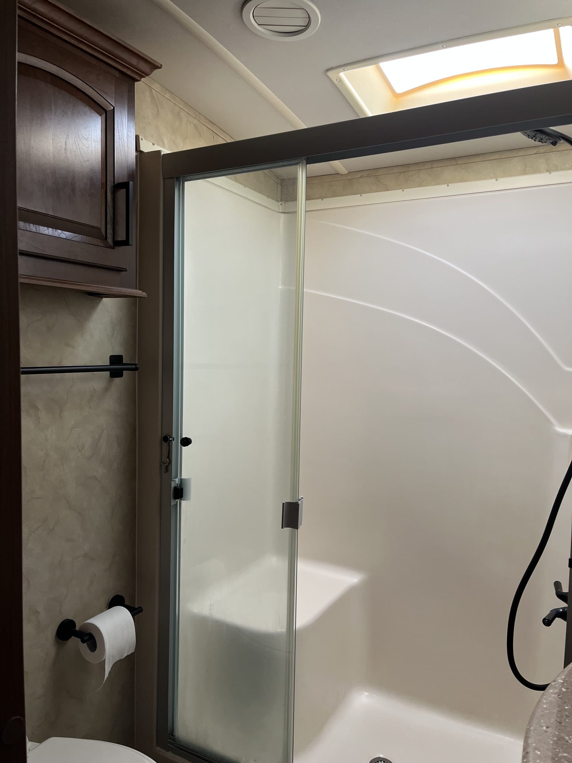 Cedar Creek Hathaway 36CKTS – Clean, Spacious, and Well Upgraded photo 5