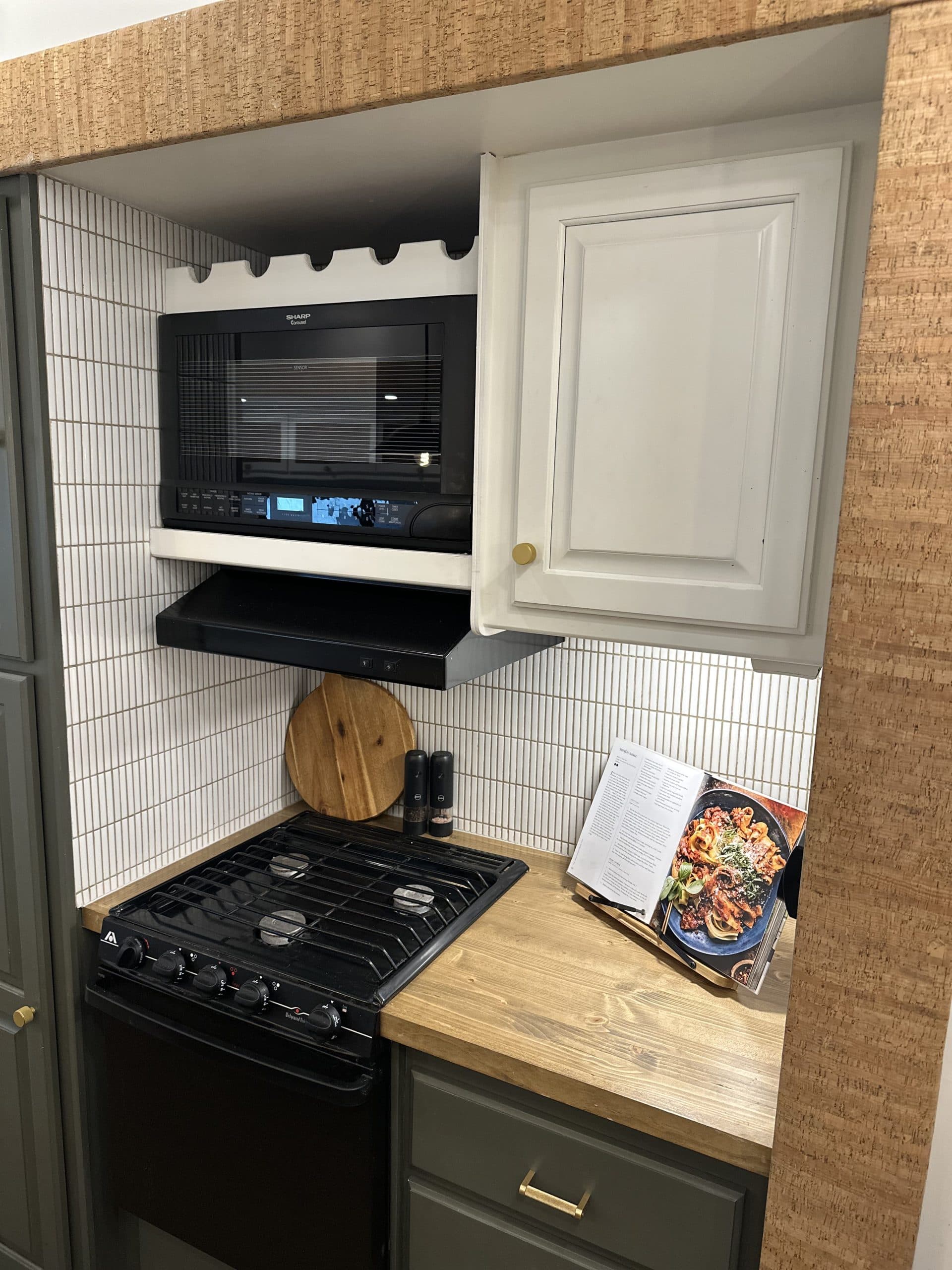 Fully professionally renovated 36 foot Fifth Wheel photo 3