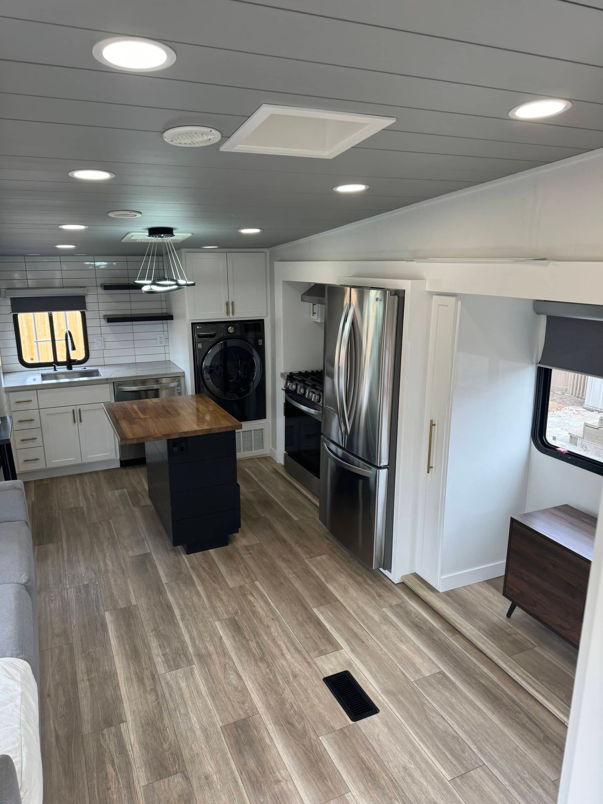 Luxurious 2011 Keystone Cougar with High End Finishes