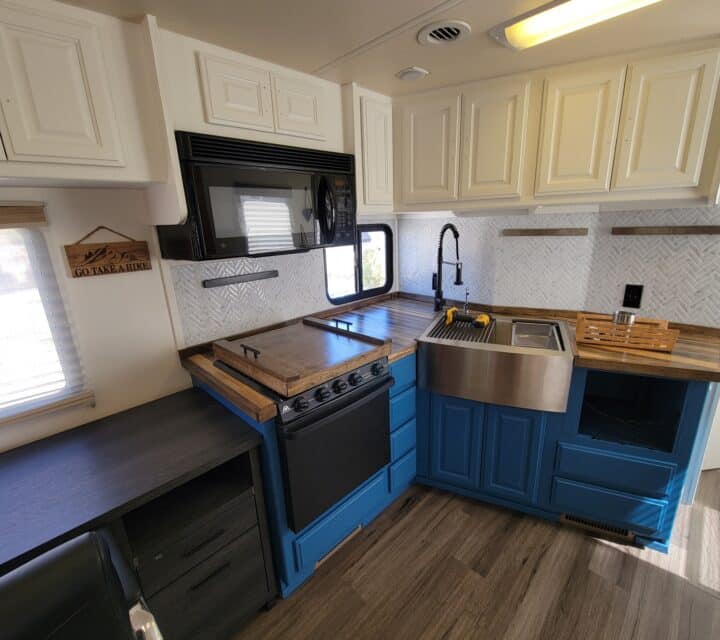 Saying goodbye to Sasquatch 2006 Cross County Coachmen (Class A) Renovated RV Marketplace