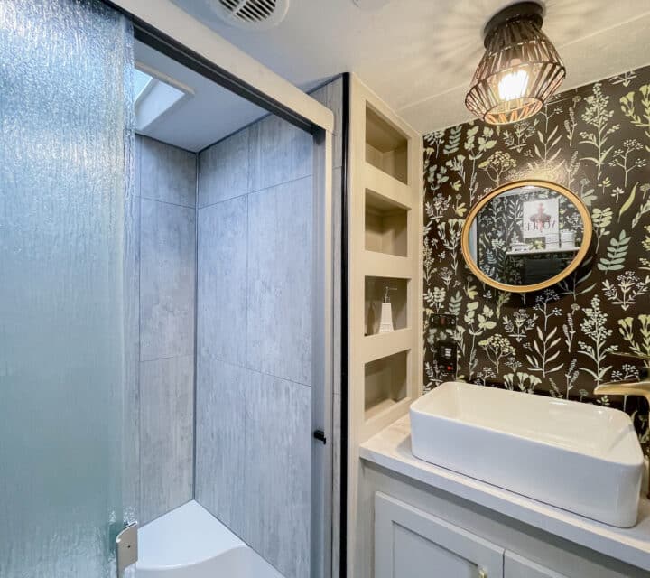 5thWheelBathroom