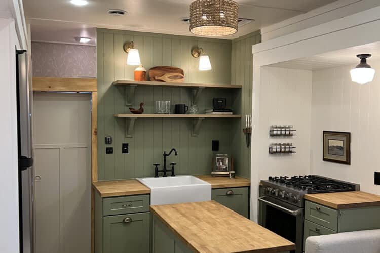 Tips for choosing the best RV for full-time living