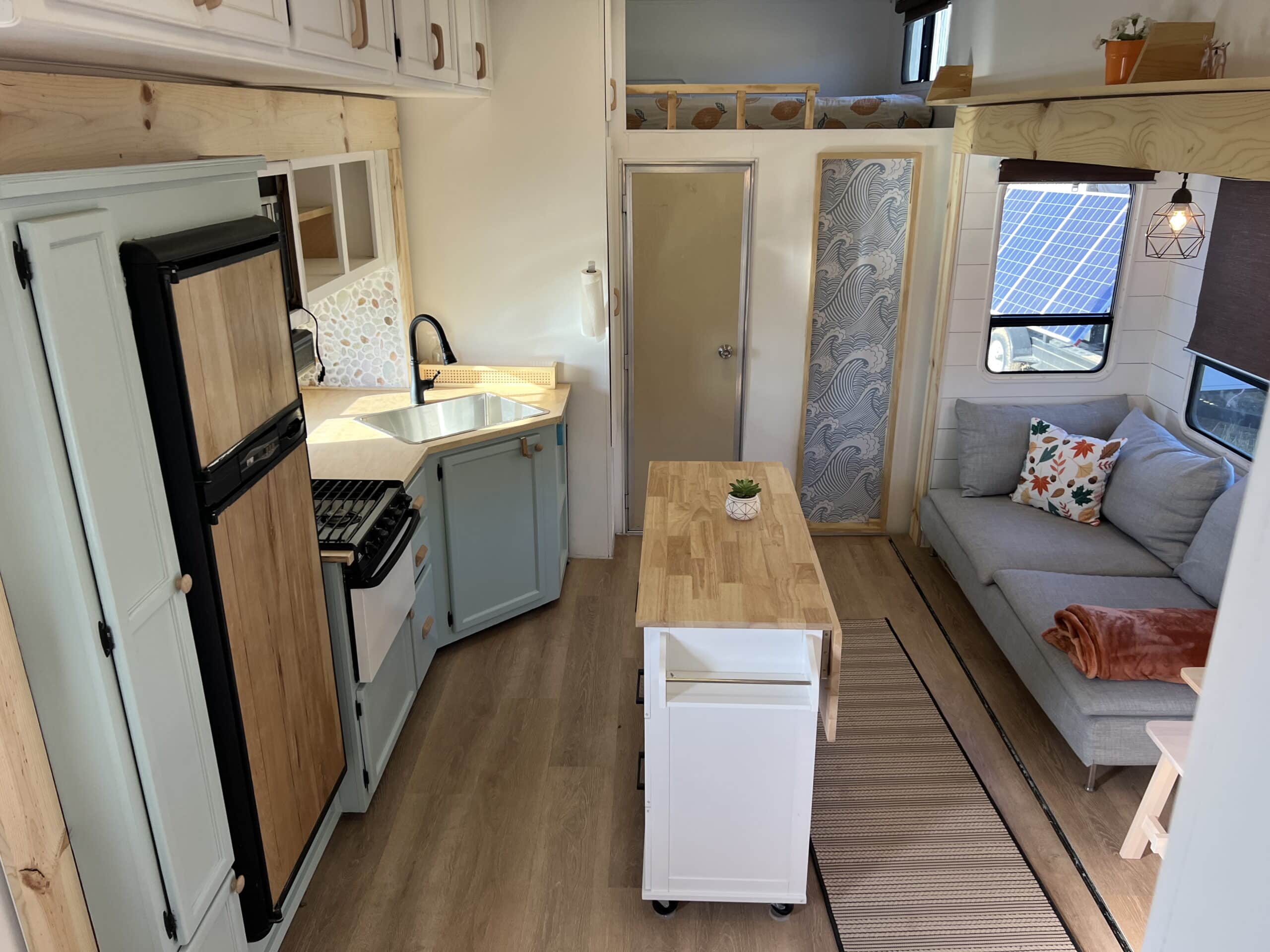 BEAUTIFULLY RENOVATED Holiday Rambler 5th wheel toy hauler w loft